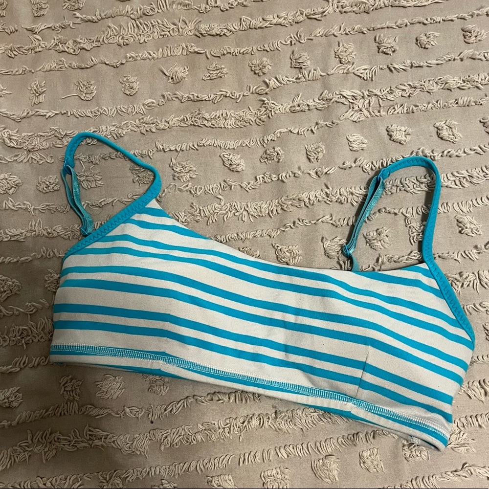 Lululemon sports bra size 6
